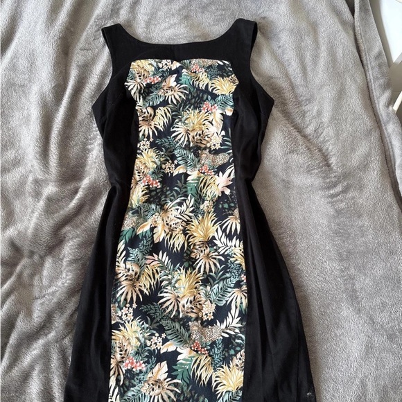 Wallis Black Dress with Tropical Print - Picture 1 of 3